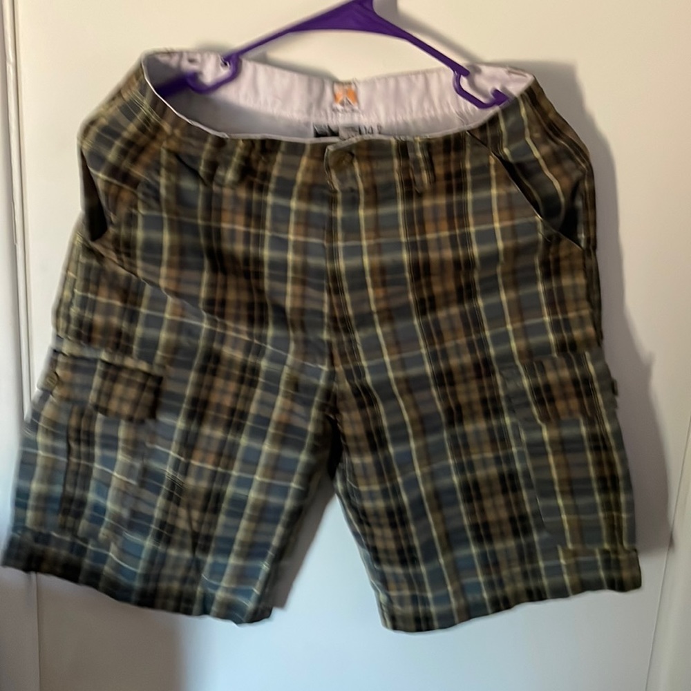 NWOT Pacific Blue cargo shorts in great condition size 14 in boys.